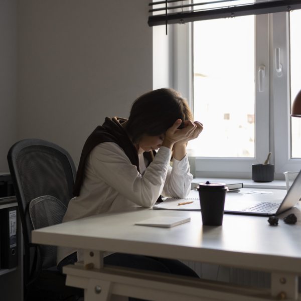 woman-with-imposter-syndrome-side-view